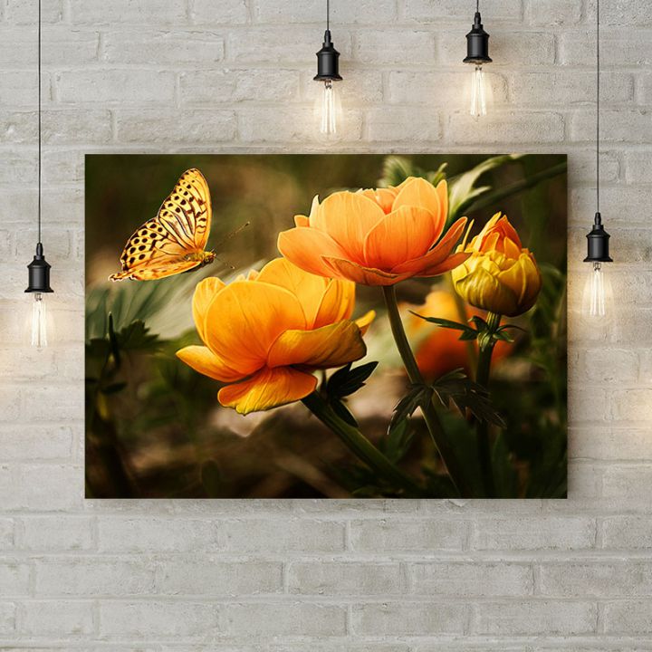 Картина на холсте Бабочка и оранжевые цветы, 50х35 см