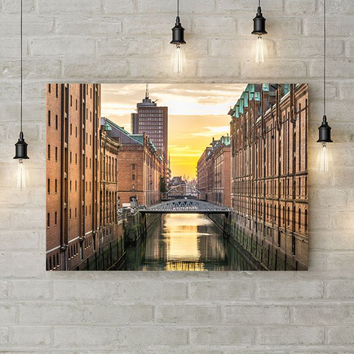Картина на холсте Городская река, 50х35 см