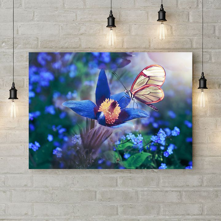 Картина на холсте Бабочка на синем цветке, 50х35 см