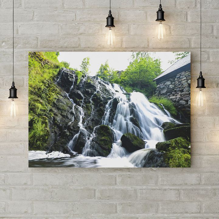 Картина на холсте Струящийся водопад, 50х35 см